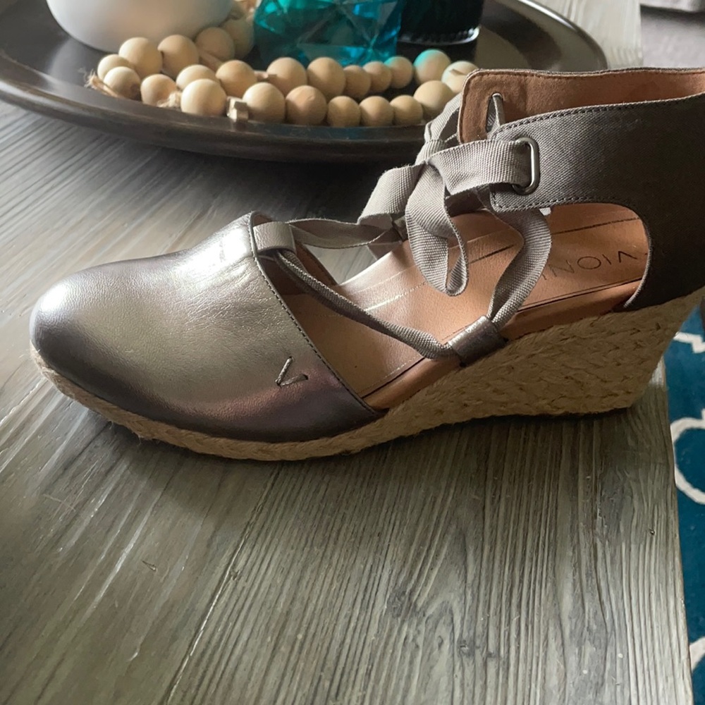 Vionic wedge heel canvas / leather espadrille
